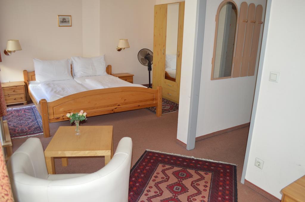 Hotel Pension Walzerstadt Vienna Room photo