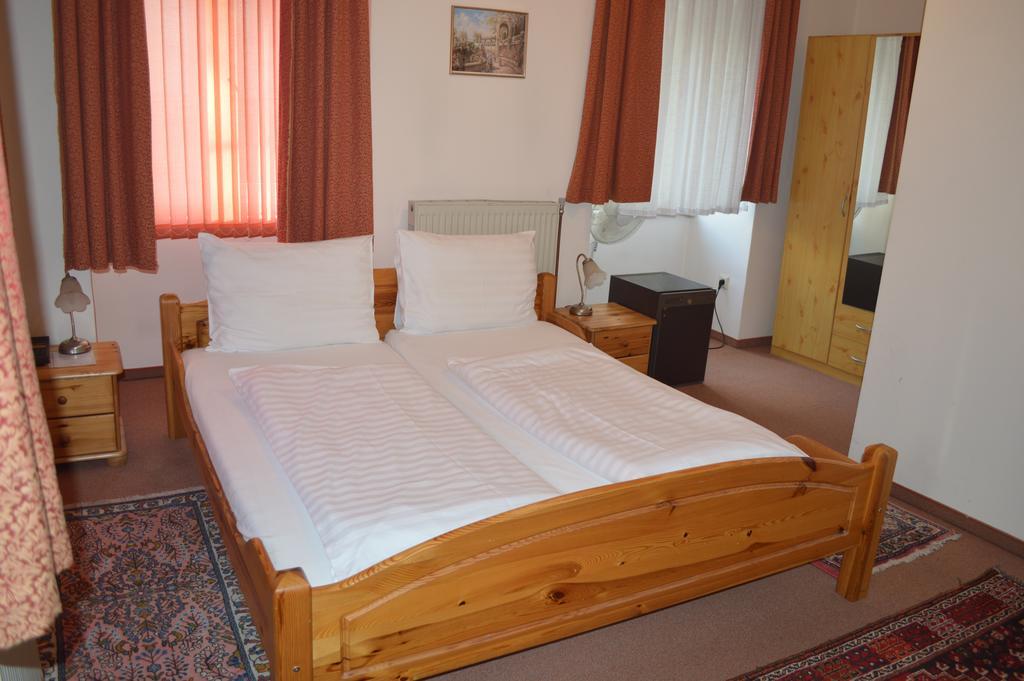 Hotel Pension Walzerstadt Vienna Room photo
