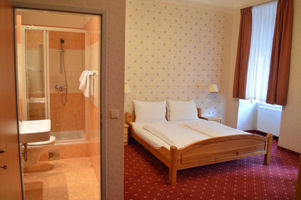 Hotel Pension Walzerstadt Vienna Room photo