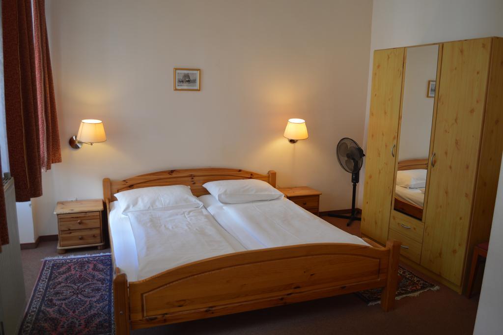 Hotel Pension Walzerstadt Vienna Exterior photo