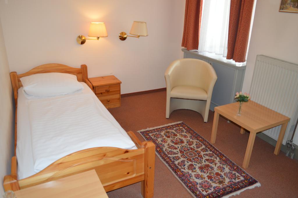 Hotel Pension Walzerstadt Vienna Room photo