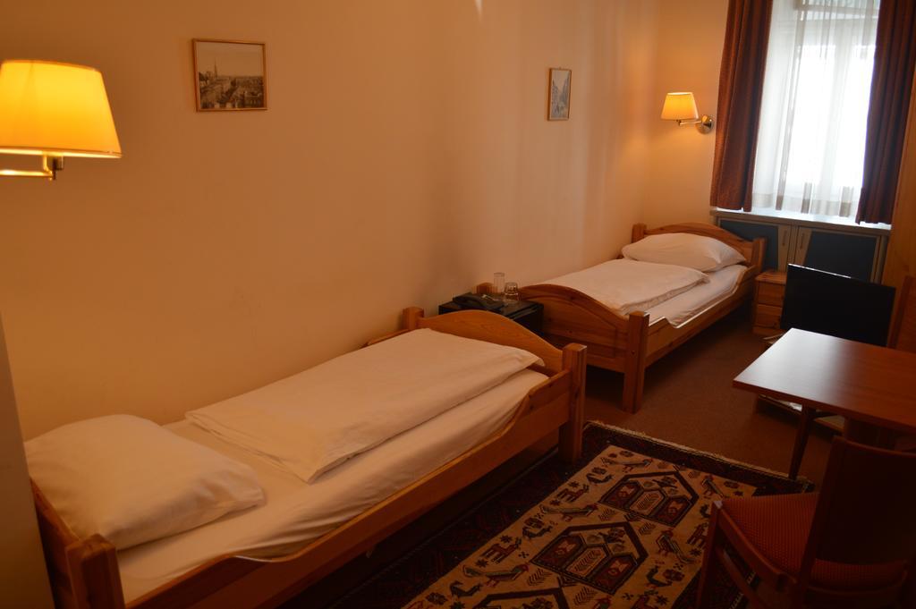 Hotel Pension Walzerstadt Vienna Room photo