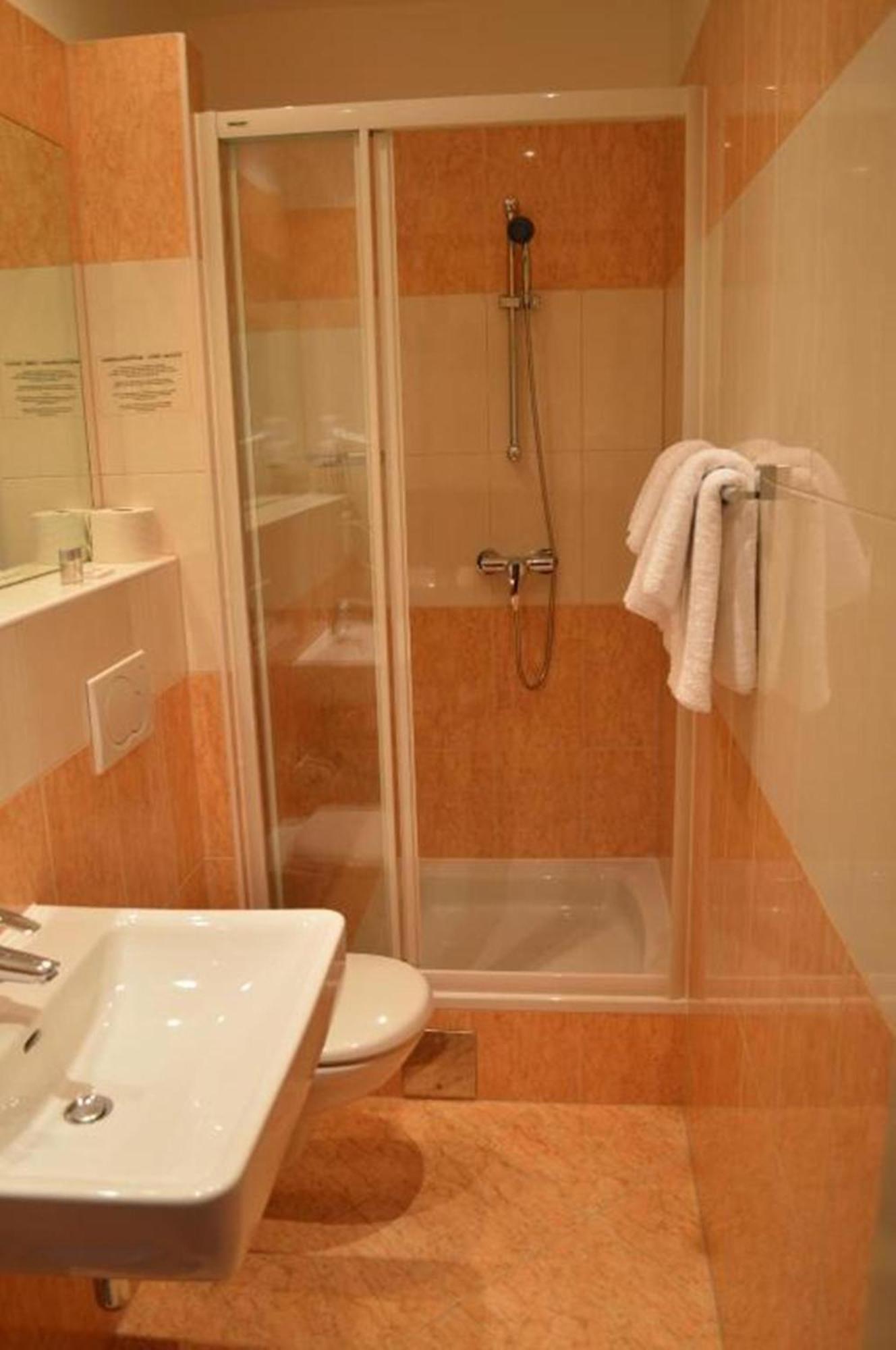 Hotel Pension Walzerstadt Vienna Room photo