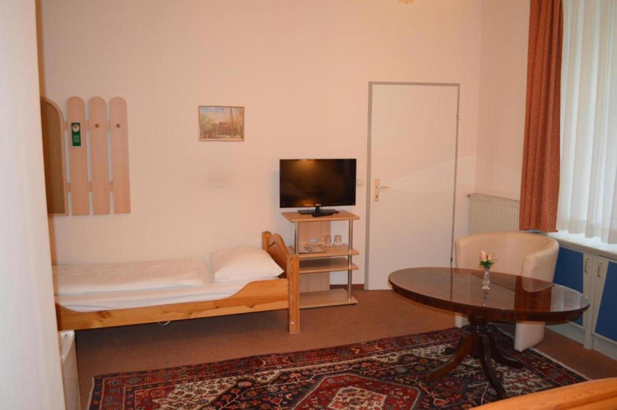 Hotel Pension Walzerstadt Vienna Room photo